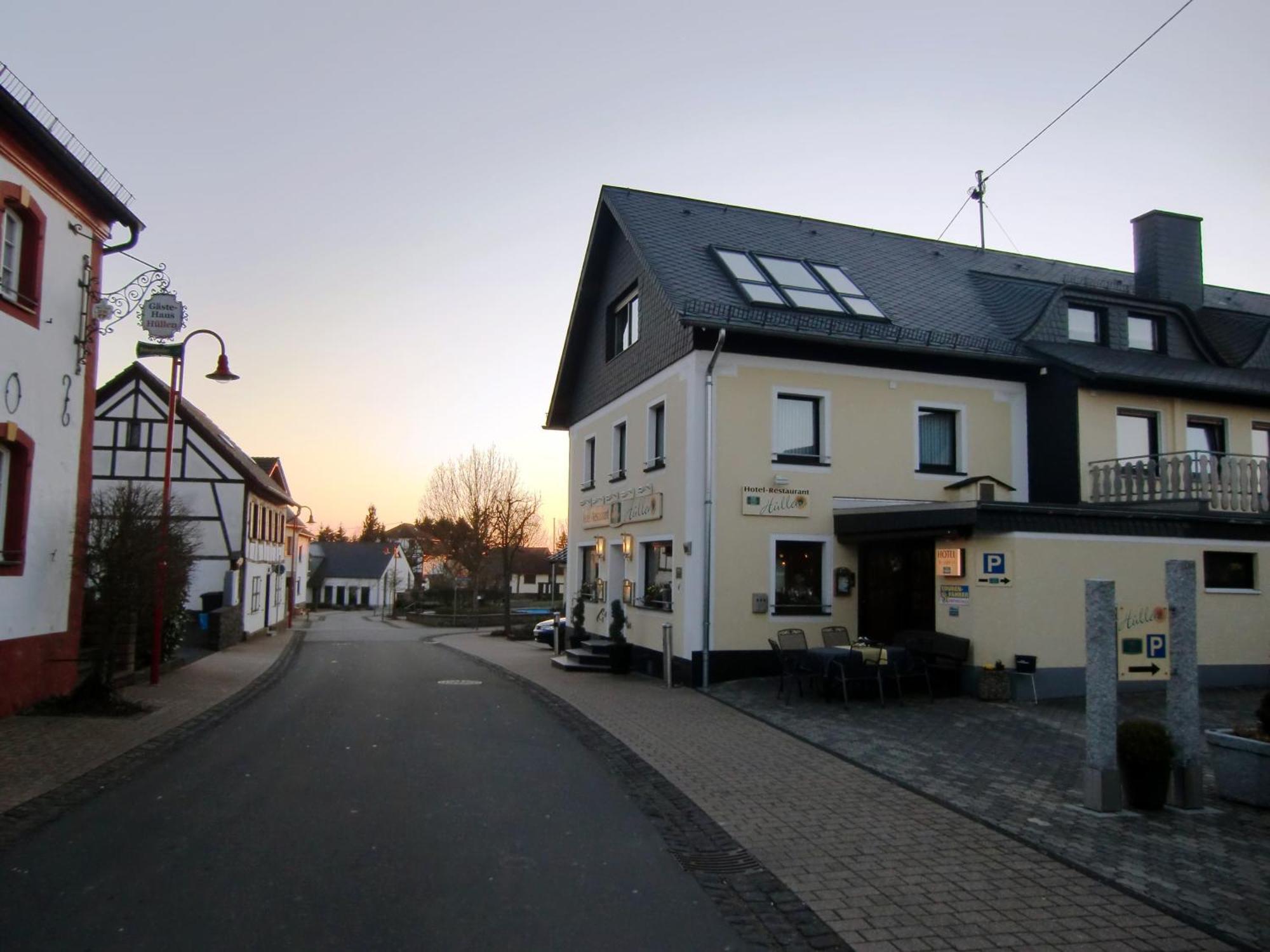 Hotel & Restaurant Huellen Barweiler Exterior photo