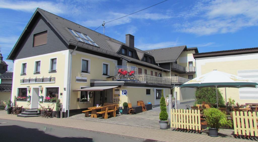 Hotel & Restaurant Huellen Barweiler Exterior photo